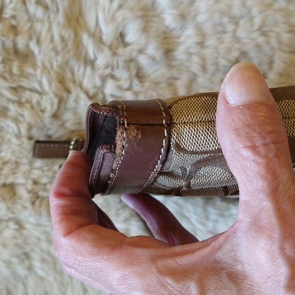 GUC Coach wristlet. - Picture 8 of 8